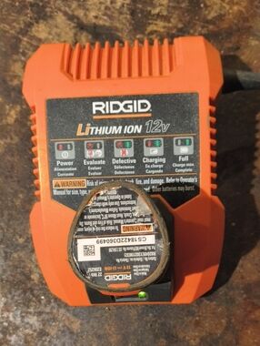 Ridgid 12V Lithium-Ion Charger in Orange With 2A Battery. Works Need A Spare?